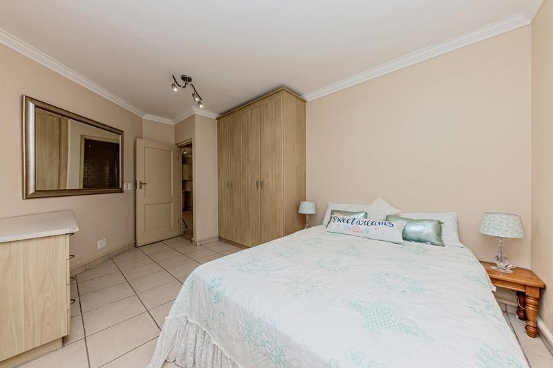7 Bedroom Property for Sale in Featherbrooke Estate Gauteng