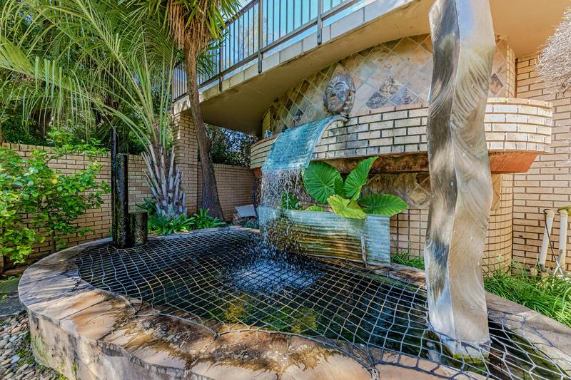 7 Bedroom Property for Sale in Featherbrooke Estate Gauteng