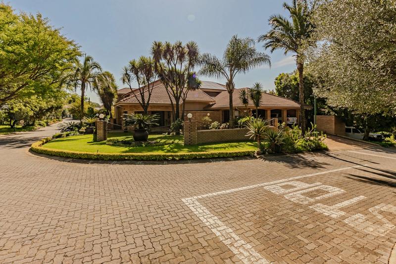 7 Bedroom Property for Sale in Featherbrooke Estate Gauteng