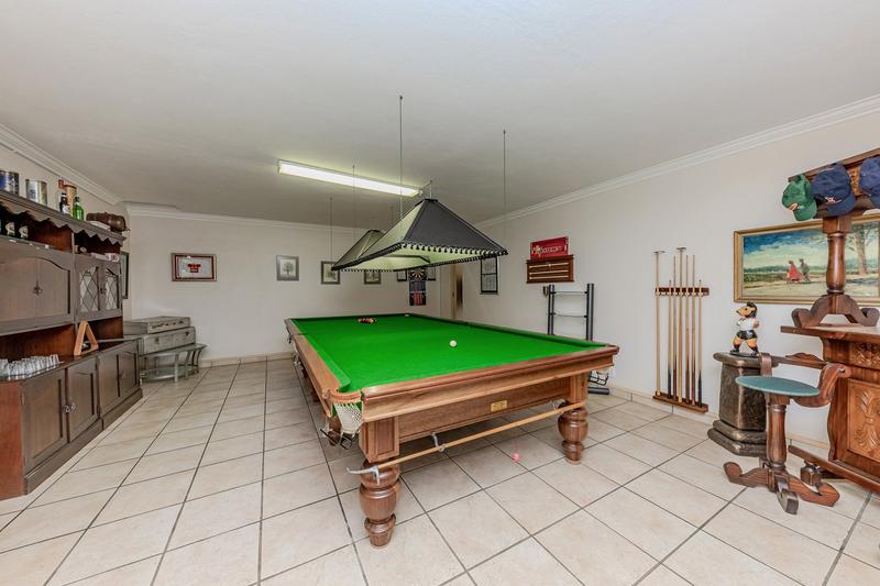 7 Bedroom Property for Sale in Featherbrooke Estate Gauteng