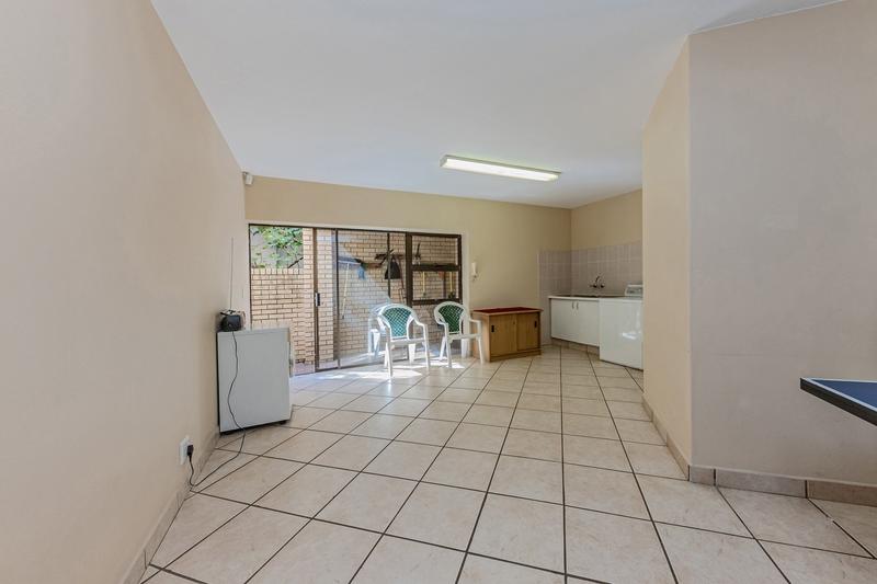 7 Bedroom Property for Sale in Featherbrooke Estate Gauteng