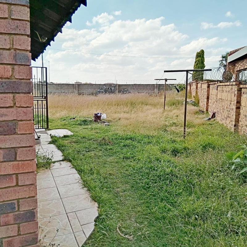 2 Bedroom Property for Sale in Tsakane Gauteng