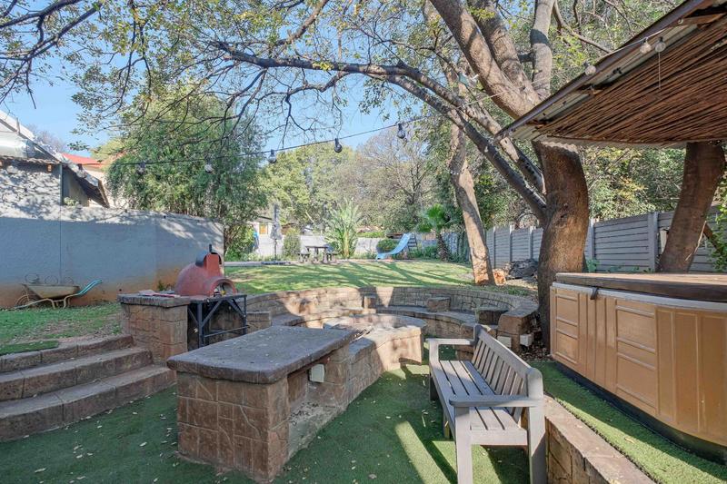 7 Bedroom Property for Sale in Eldoraigne Gauteng