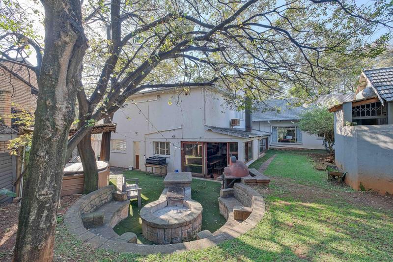 7 Bedroom Property for Sale in Eldoraigne Gauteng