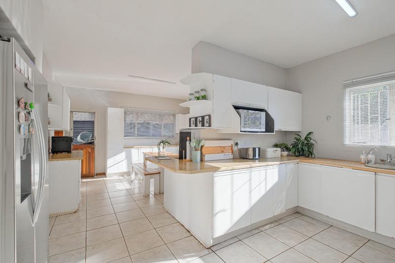 7 Bedroom Property for Sale in Eldoraigne Gauteng