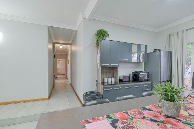 7 Bedroom Property for Sale in Eldoraigne Gauteng
