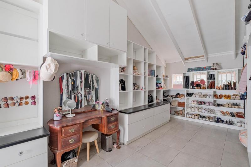 7 Bedroom Property for Sale in Eldoraigne Gauteng