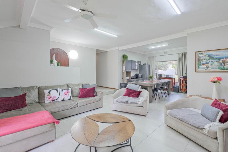 7 Bedroom Property for Sale in Eldoraigne Gauteng