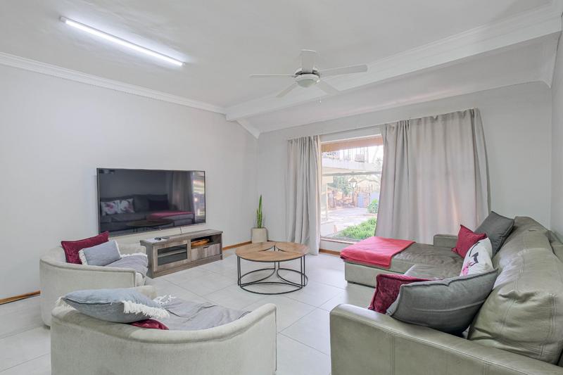 7 Bedroom Property for Sale in Eldoraigne Gauteng