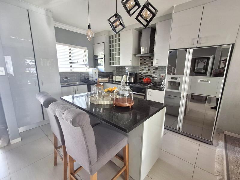 To Let 4 Bedroom Property for Rent in Blue Hills Gauteng