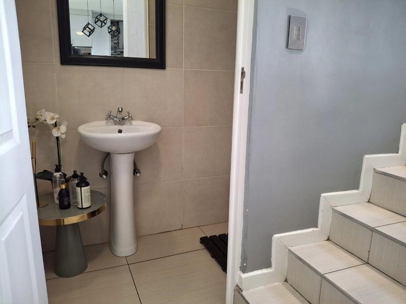 To Let 4 Bedroom Property for Rent in Blue Hills Gauteng