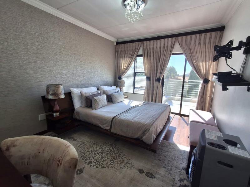 To Let 4 Bedroom Property for Rent in Blue Hills Gauteng