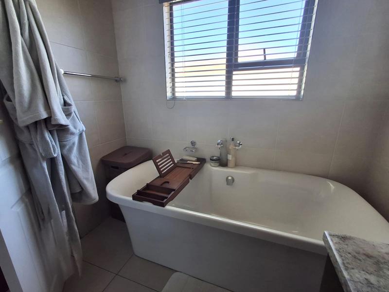 To Let 4 Bedroom Property for Rent in Blue Hills Gauteng