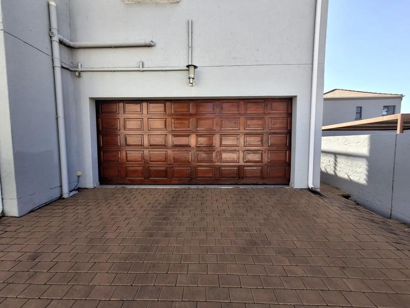 To Let 4 Bedroom Property for Rent in Blue Hills Gauteng