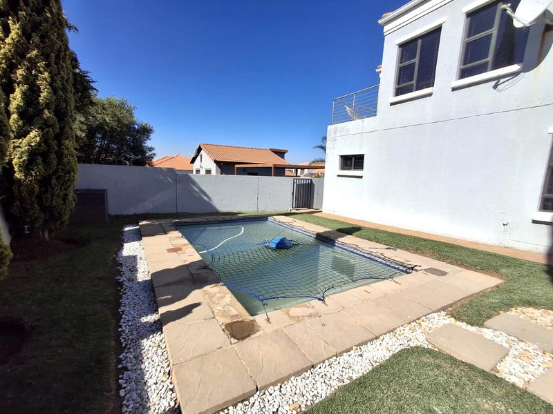 To Let 4 Bedroom Property for Rent in Blue Hills Gauteng
