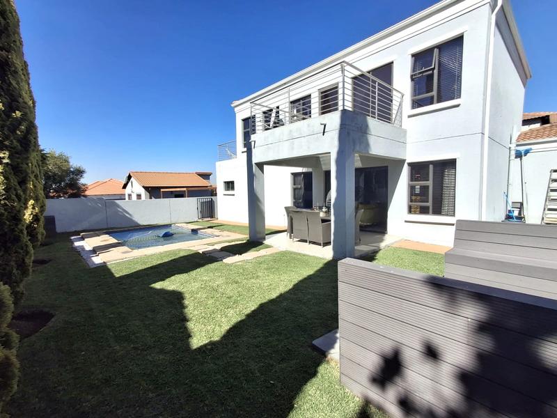 To Let 4 Bedroom Property for Rent in Blue Hills Gauteng