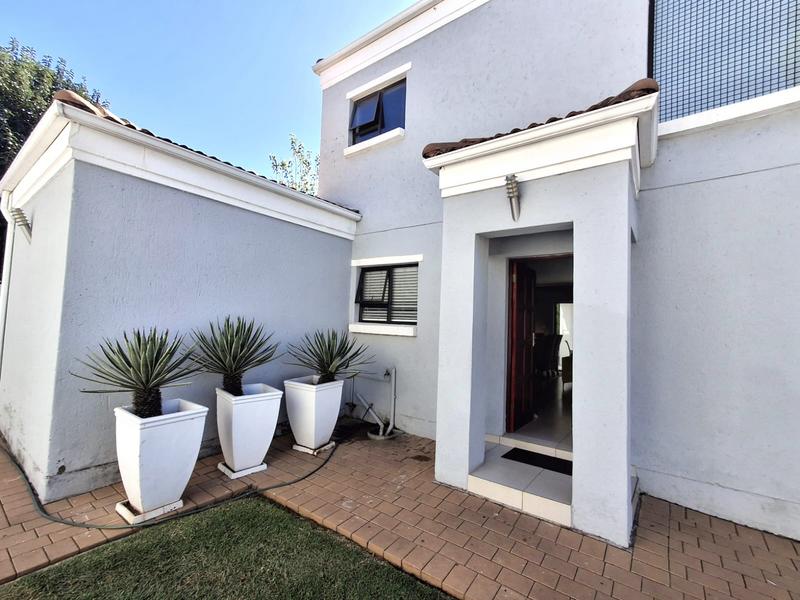 To Let 4 Bedroom Property for Rent in Blue Hills Gauteng