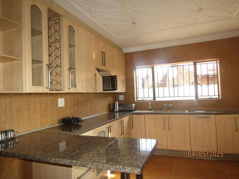 5 Bedroom Property for Sale in Spruit View Gauteng