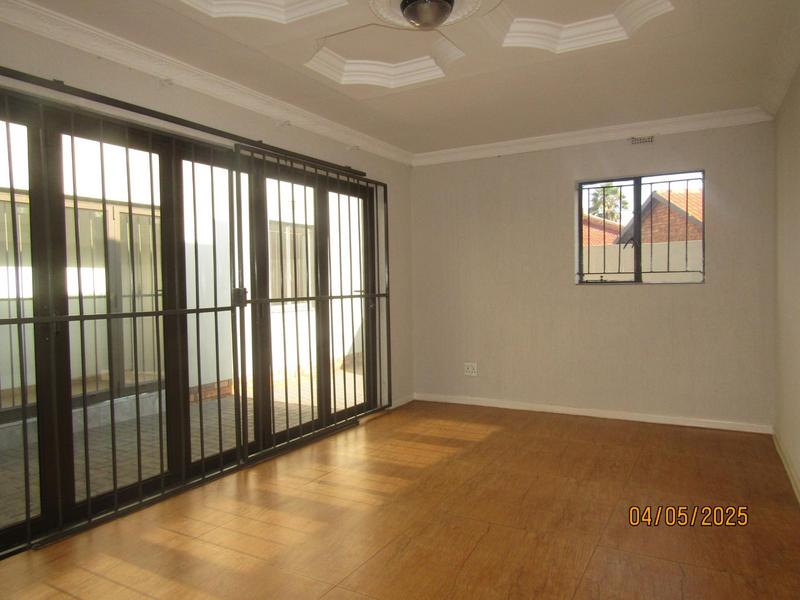 5 Bedroom Property for Sale in Spruit View Gauteng