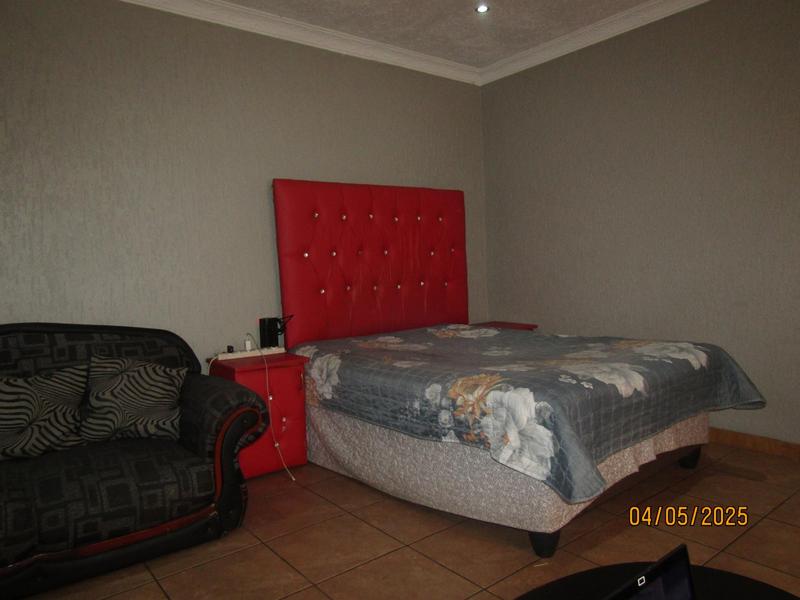 5 Bedroom Property for Sale in Spruit View Gauteng