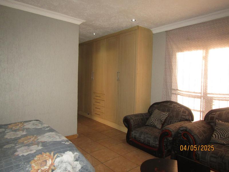 5 Bedroom Property for Sale in Spruit View Gauteng