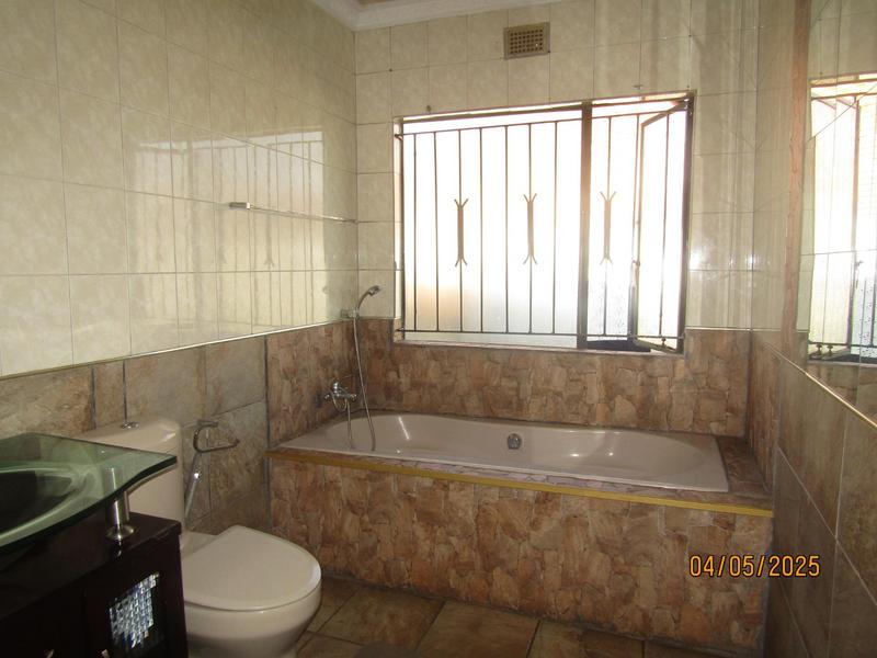 5 Bedroom Property for Sale in Spruit View Gauteng