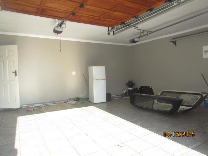 5 Bedroom Property for Sale in Spruit View Gauteng