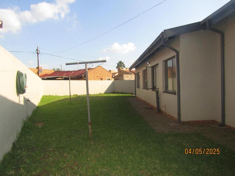 5 Bedroom Property for Sale in Spruit View Gauteng