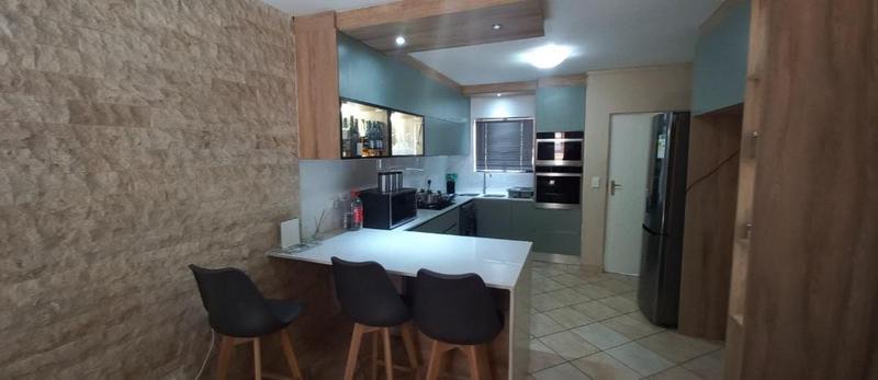 2 Bedroom Property for Sale in Wilro Park Gauteng