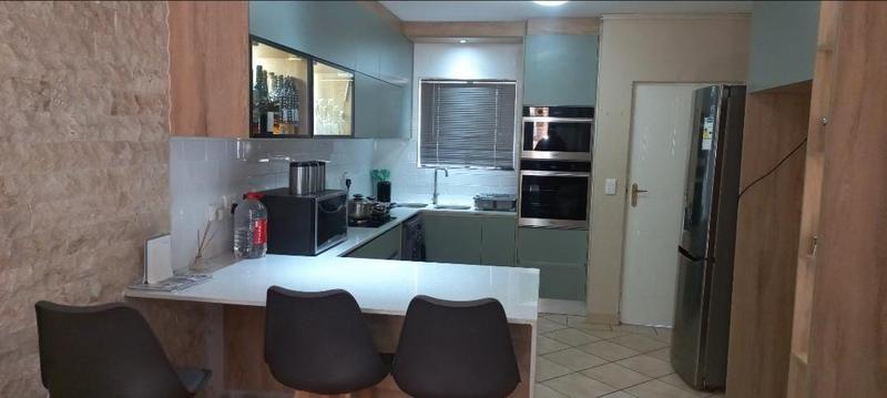 2 Bedroom Property for Sale in Wilro Park Gauteng