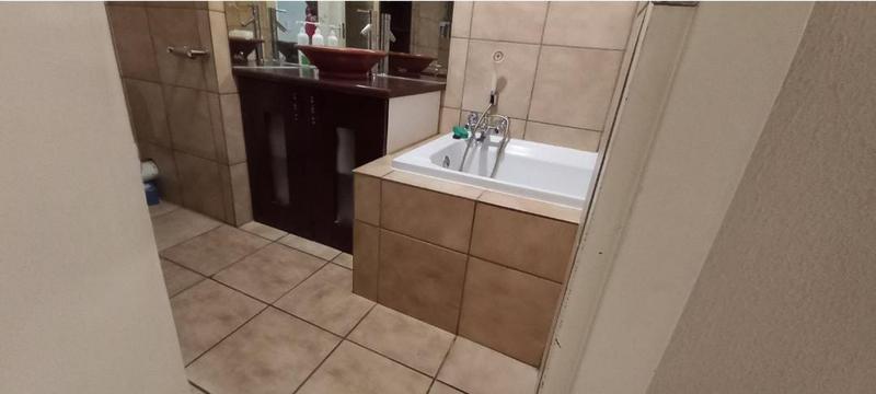 2 Bedroom Property for Sale in Wilro Park Gauteng