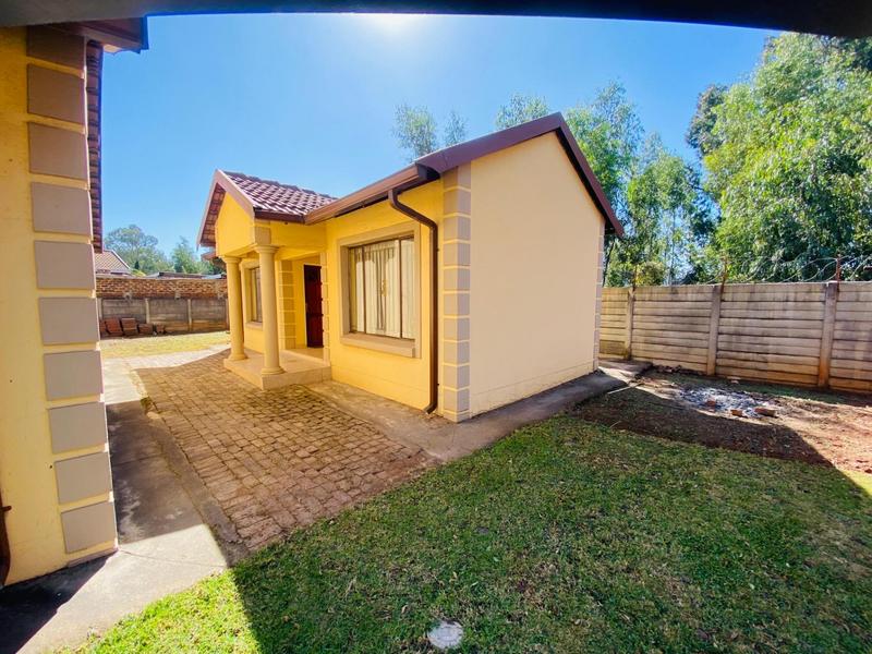 6 Bedroom Property for Sale in Clayville Gauteng