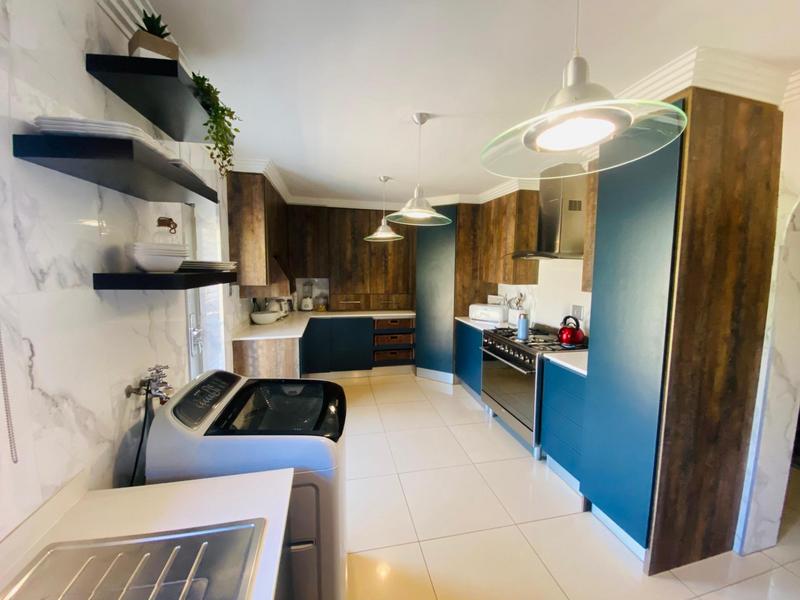 6 Bedroom Property for Sale in Clayville Gauteng
