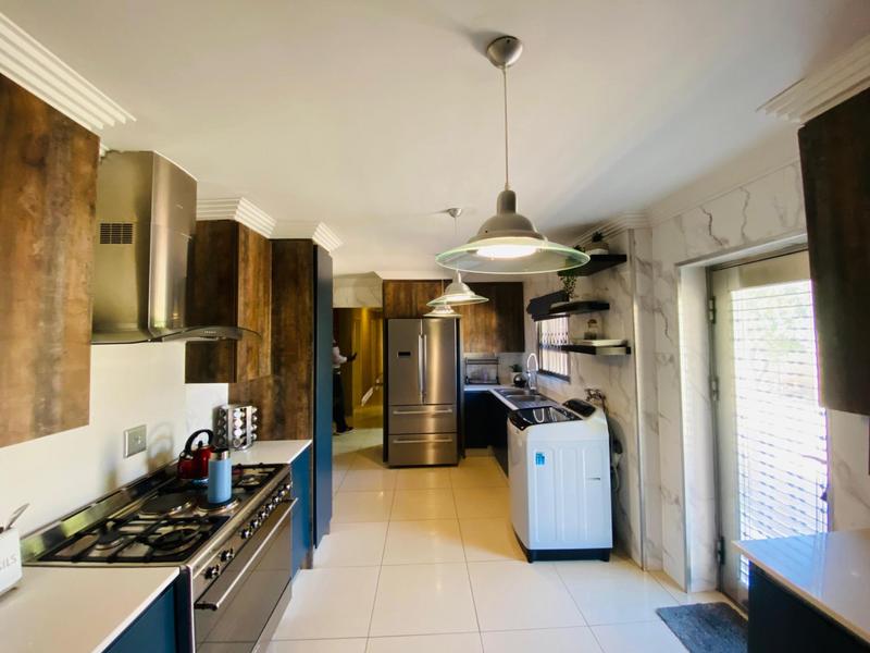6 Bedroom Property for Sale in Clayville Gauteng