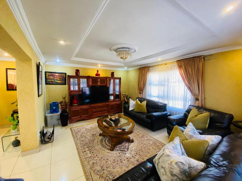 6 Bedroom Property for Sale in Clayville Gauteng
