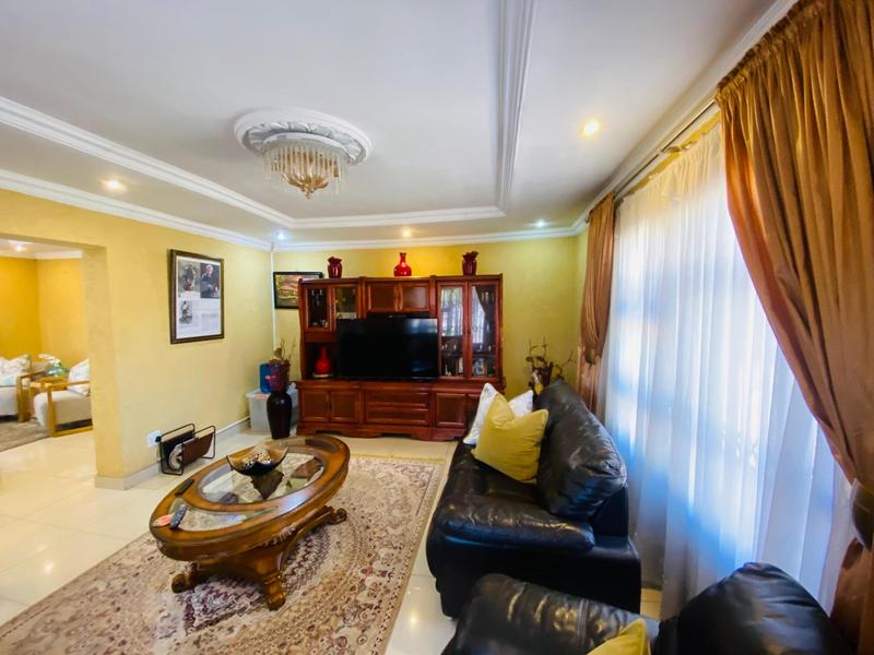 6 Bedroom Property for Sale in Clayville Gauteng