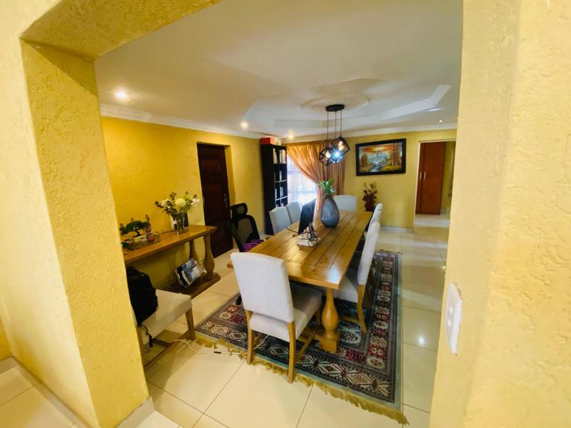 6 Bedroom Property for Sale in Clayville Gauteng