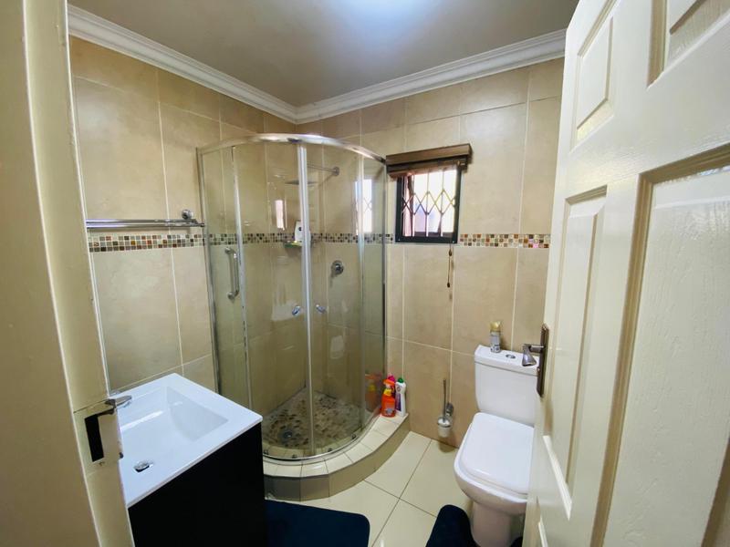 6 Bedroom Property for Sale in Clayville Gauteng