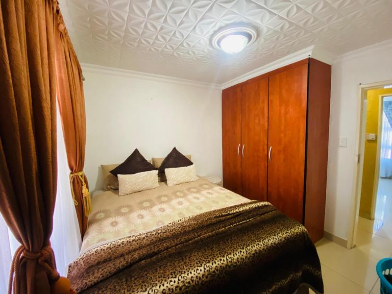 6 Bedroom Property for Sale in Clayville Gauteng