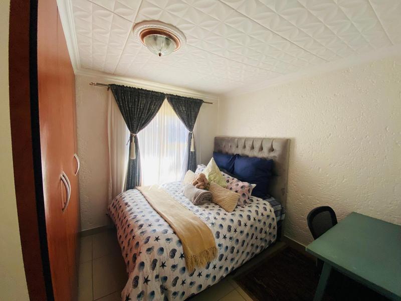 6 Bedroom Property for Sale in Clayville Gauteng