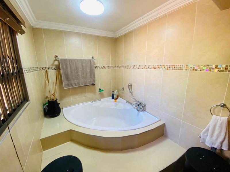 6 Bedroom Property for Sale in Clayville Gauteng