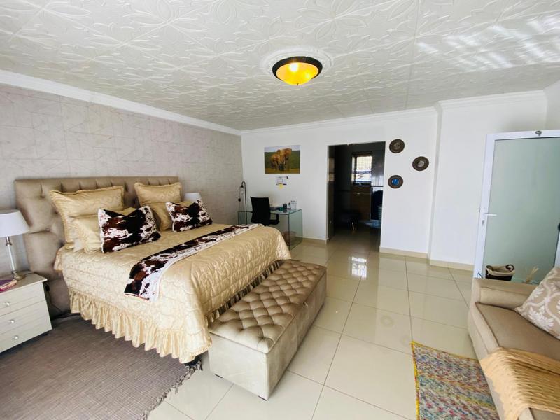 6 Bedroom Property for Sale in Clayville Gauteng