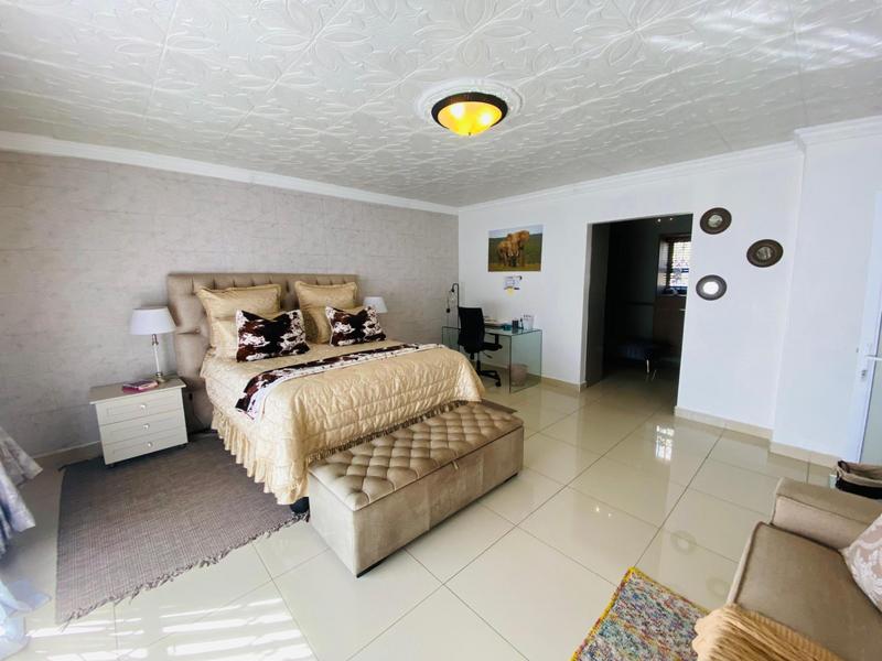 6 Bedroom Property for Sale in Clayville Gauteng