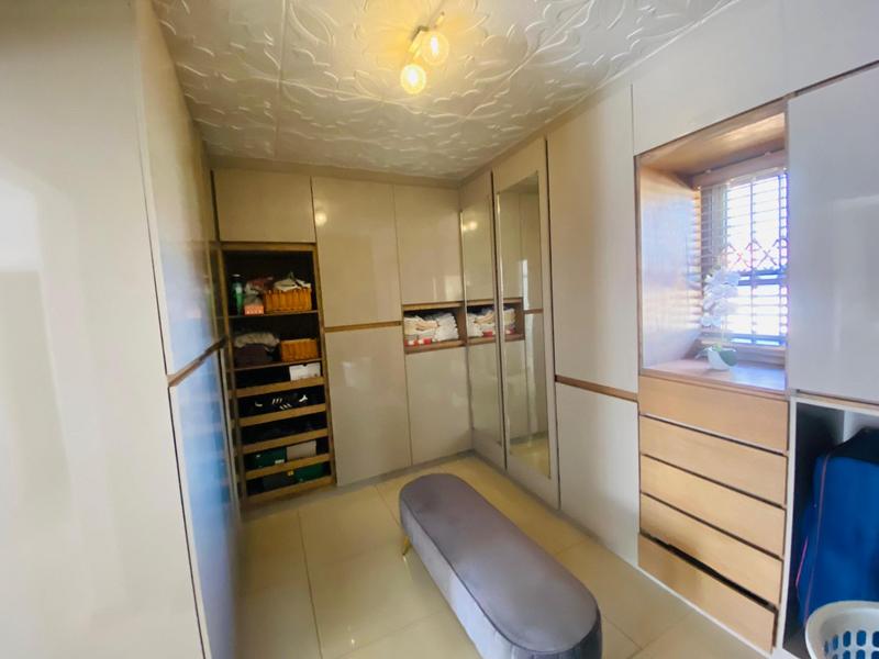 6 Bedroom Property for Sale in Clayville Gauteng