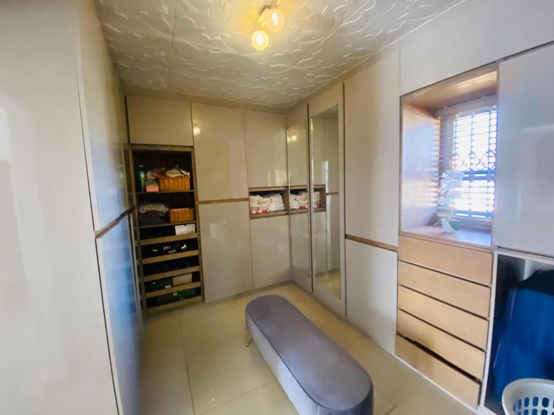 6 Bedroom Property for Sale in Clayville Gauteng