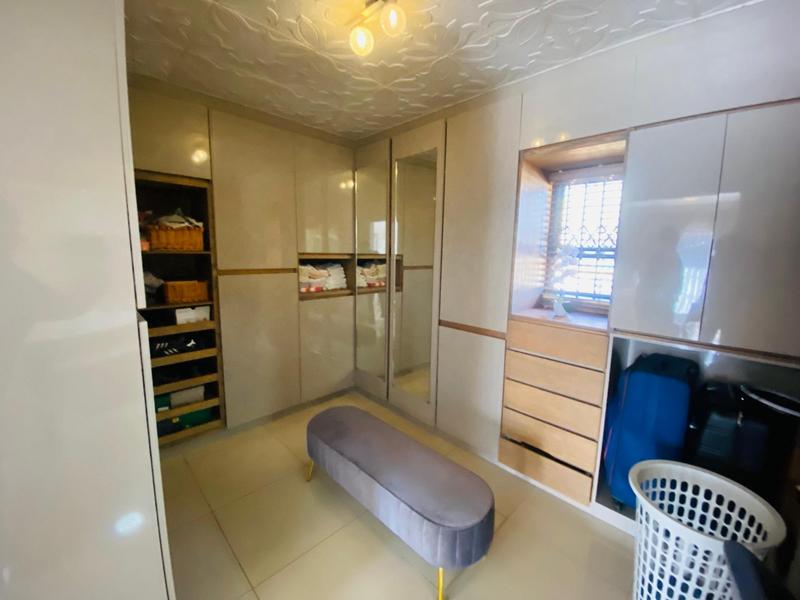 6 Bedroom Property for Sale in Clayville Gauteng