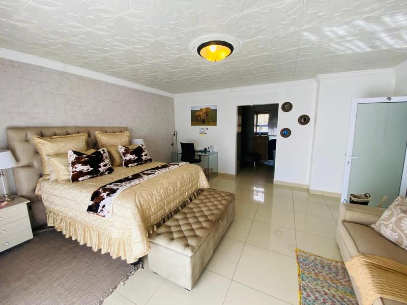 6 Bedroom Property for Sale in Clayville Gauteng