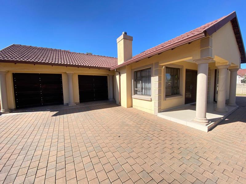 6 Bedroom Property for Sale in Clayville Gauteng