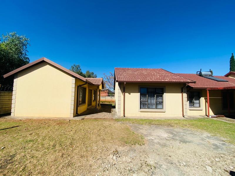 6 Bedroom Property for Sale in Clayville Gauteng