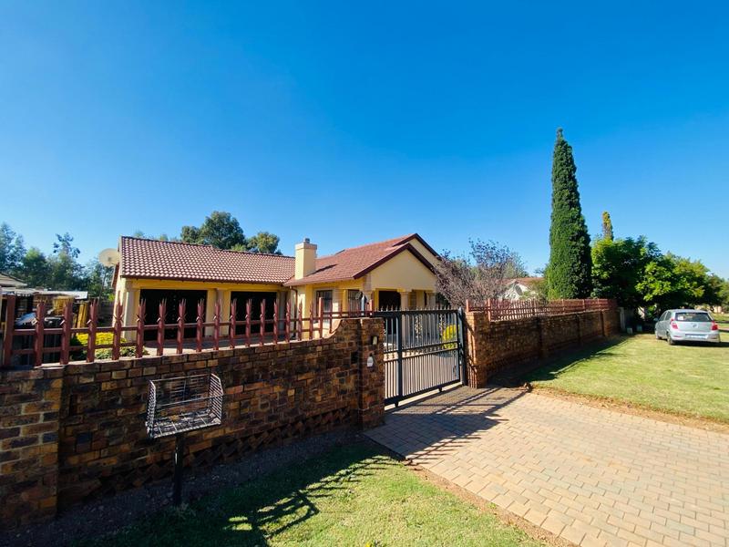 6 Bedroom Property for Sale in Clayville Gauteng